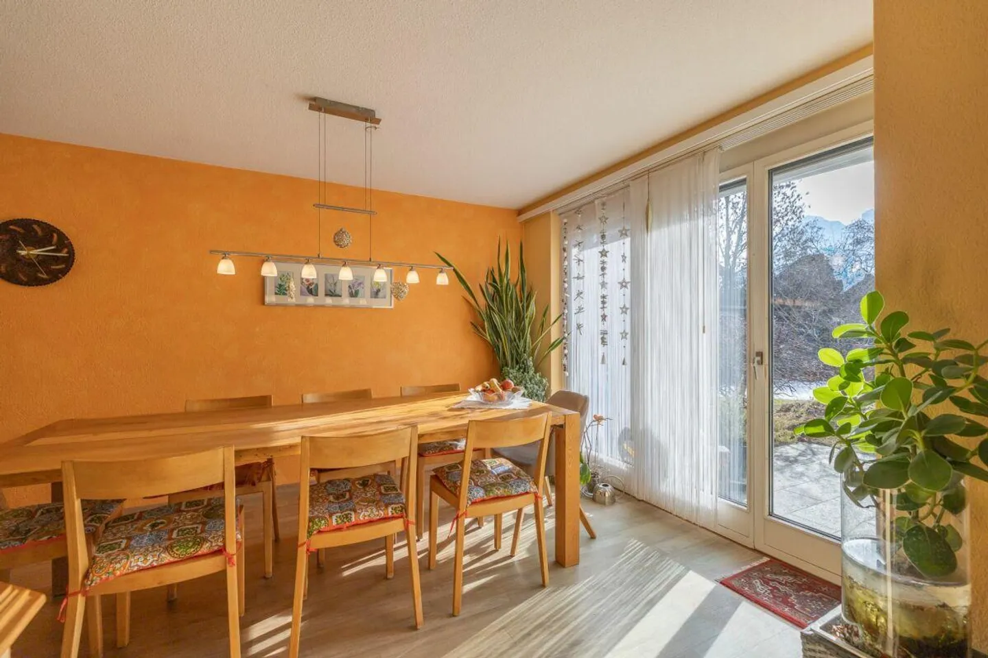 6.5-Room Corner House in a Quiet Residential Area - Photo 4 of 15