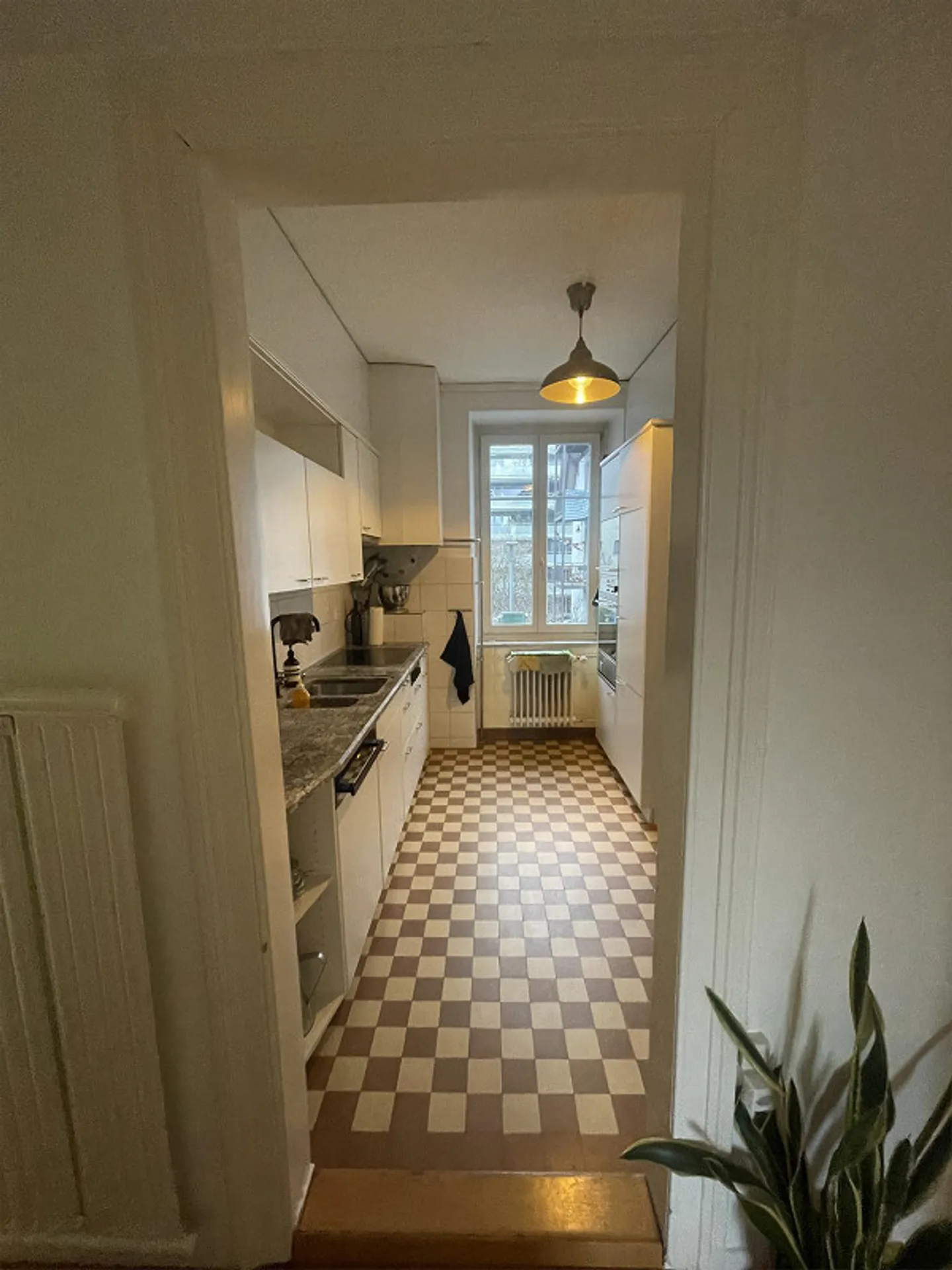 Appartamento 3 locali in posizione centrale con uso del giardino - Foto 4 di 16