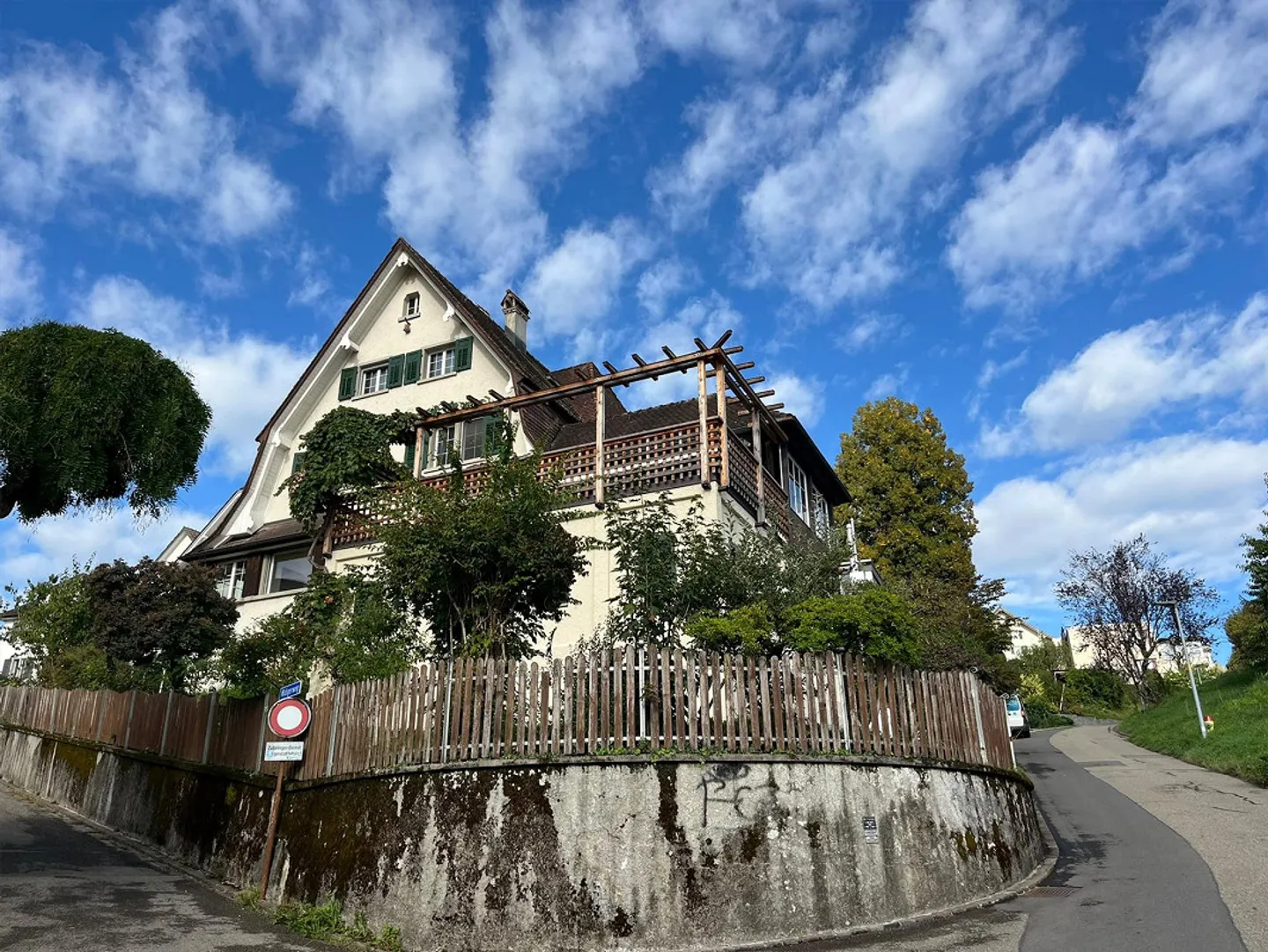 Maison individuelle de 6,5 pièces avec terrasse et vue sur le lac - Photo 1 sur 27