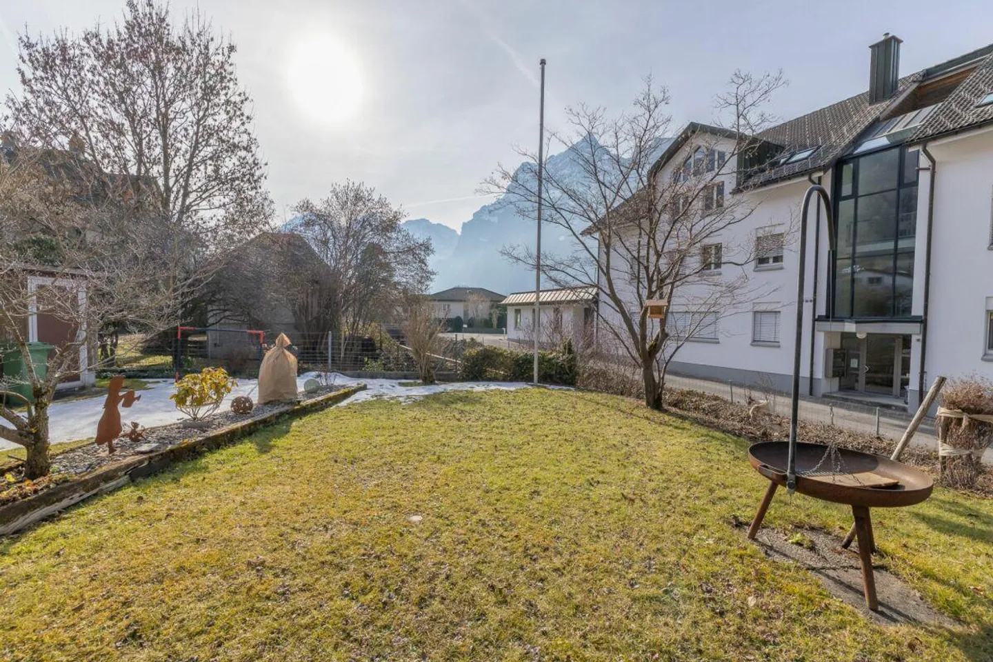 6.5-Room Corner House in a Quiet Residential Area - Photo 13 of 15