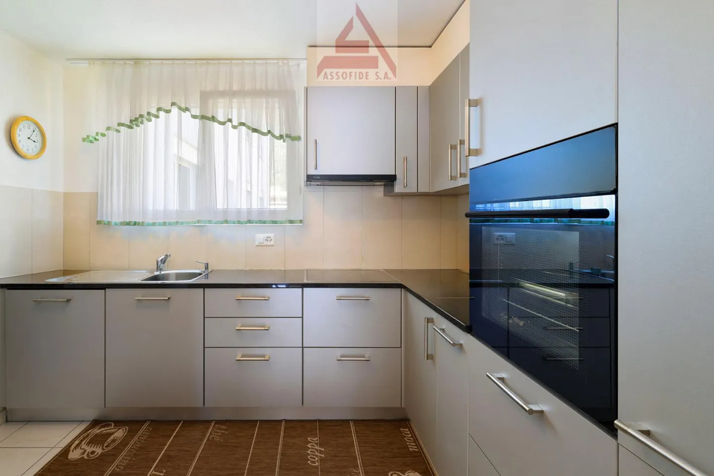 Appartement lumineux de 4.5 pièces avec terrasse - Photo 2 sur 7