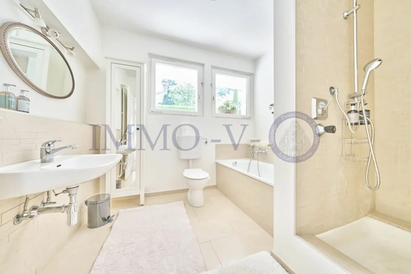 PRESTIGE WITH POOL AND PANORAMIC VIEW - FURNISHED - Photo 12 of 13