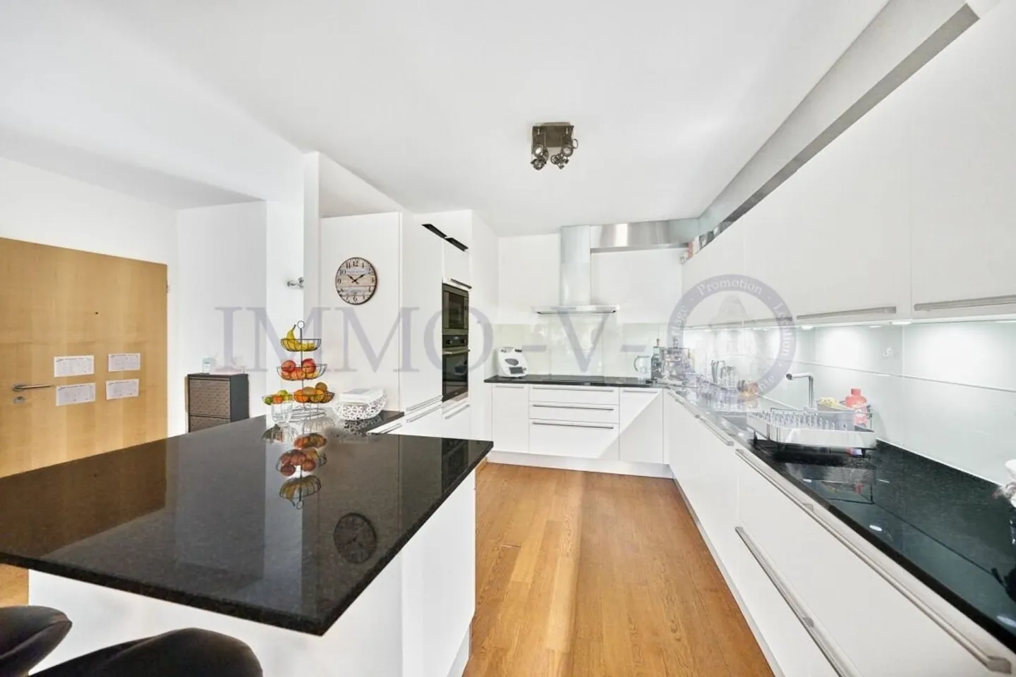 SPACIOUS HIGH-QUALITY DUPLEX WITH GARDENS AND BALCONY - Photo 5 of 13