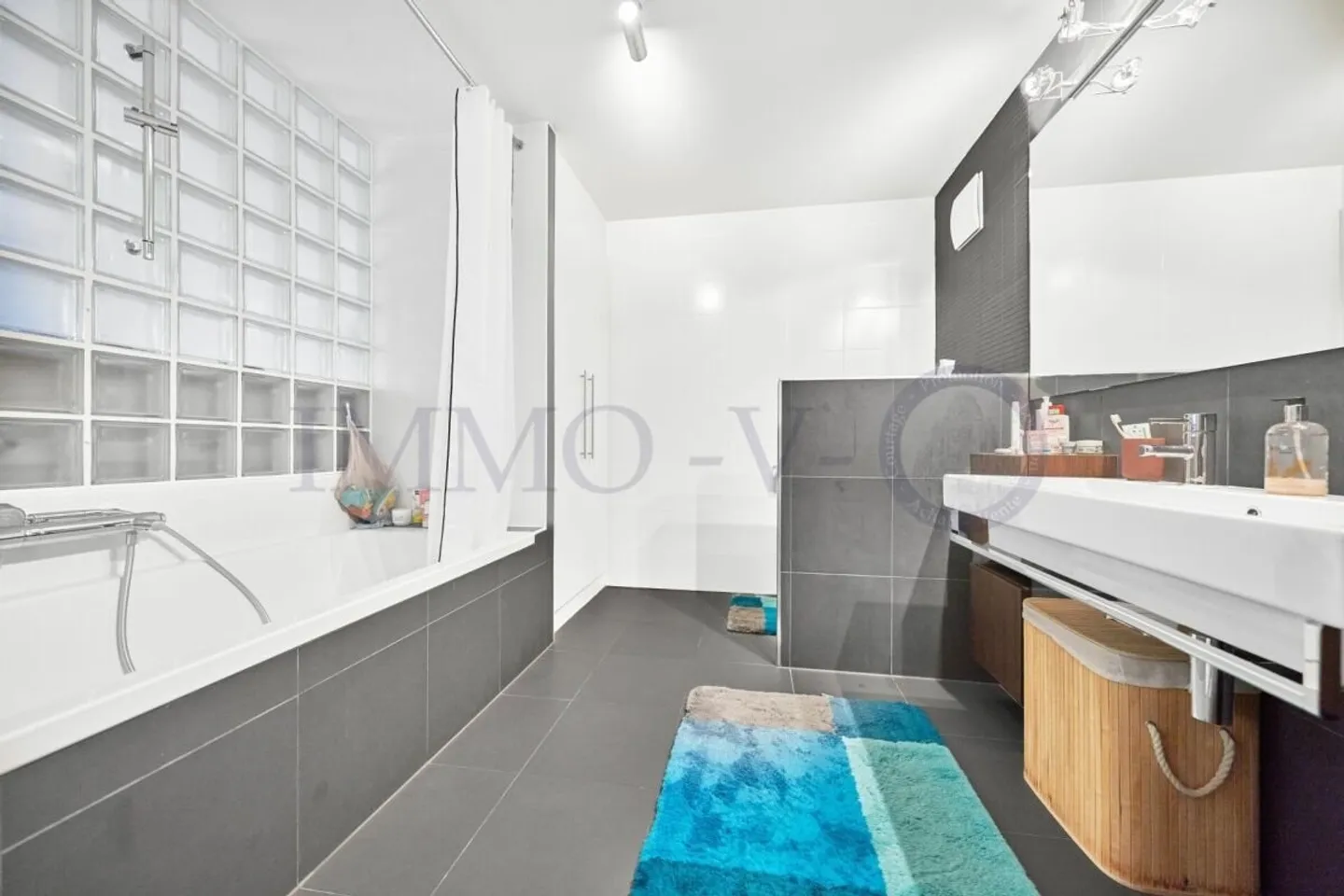 SPACIOUS HIGH-QUALITY DUPLEX WITH GARDENS AND BALCONY - Photo 8 of 13