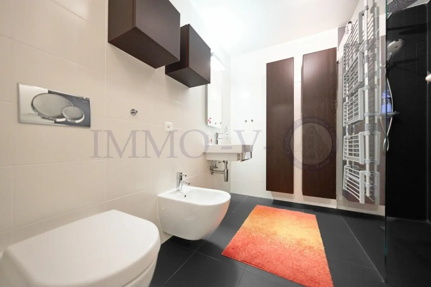 SPACIOUS HIGH-QUALITY DUPLEX WITH GARDENS AND BALCONY - Photo 9 of 13