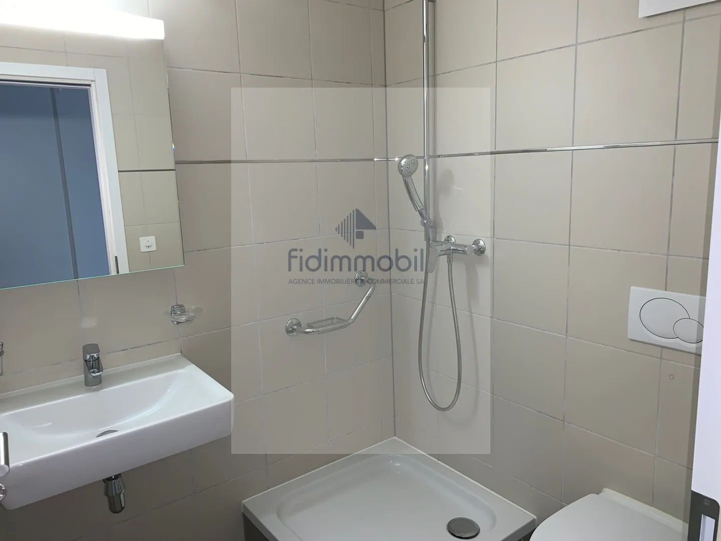 MAGNIFICENT APARTMENT CLOSE TO ALL AMENITIES - Photo 8 of 11