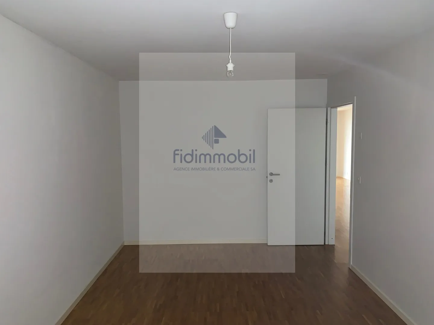 MAGNIFICENT APARTMENT CLOSE TO ALL AMENITIES - Photo 6 of 11