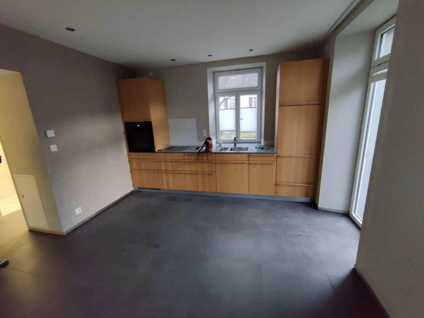 Appartement spacieux de 1,5 pièce avec cheminée et coin jardin - Photo 1 sur 6