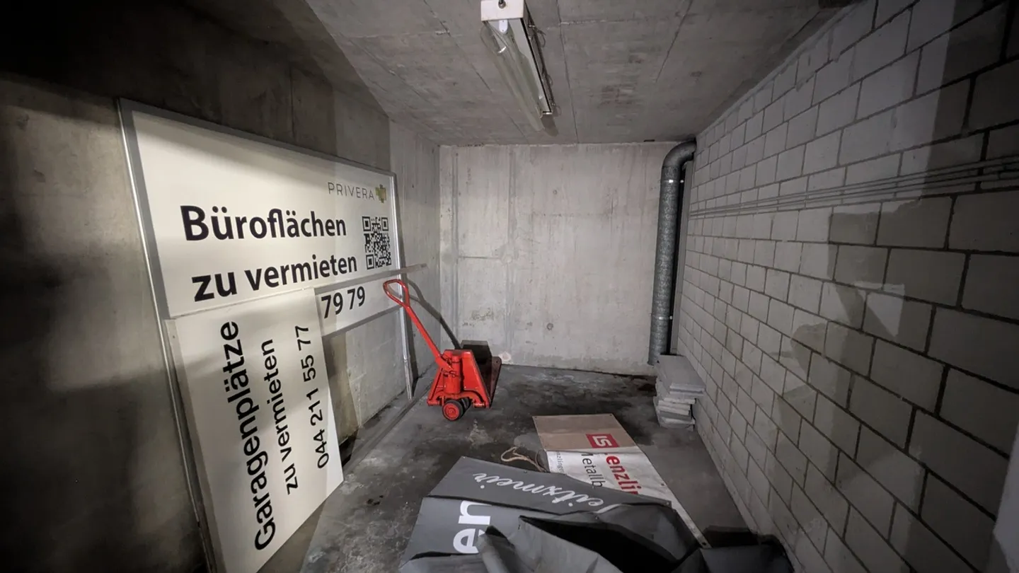 11m2 Salle de stockage Dübendorf - Im Schossacher 12 (DISPONIBLE À PARTIR DE JUILLET 2026) - Photo 2 sur 5