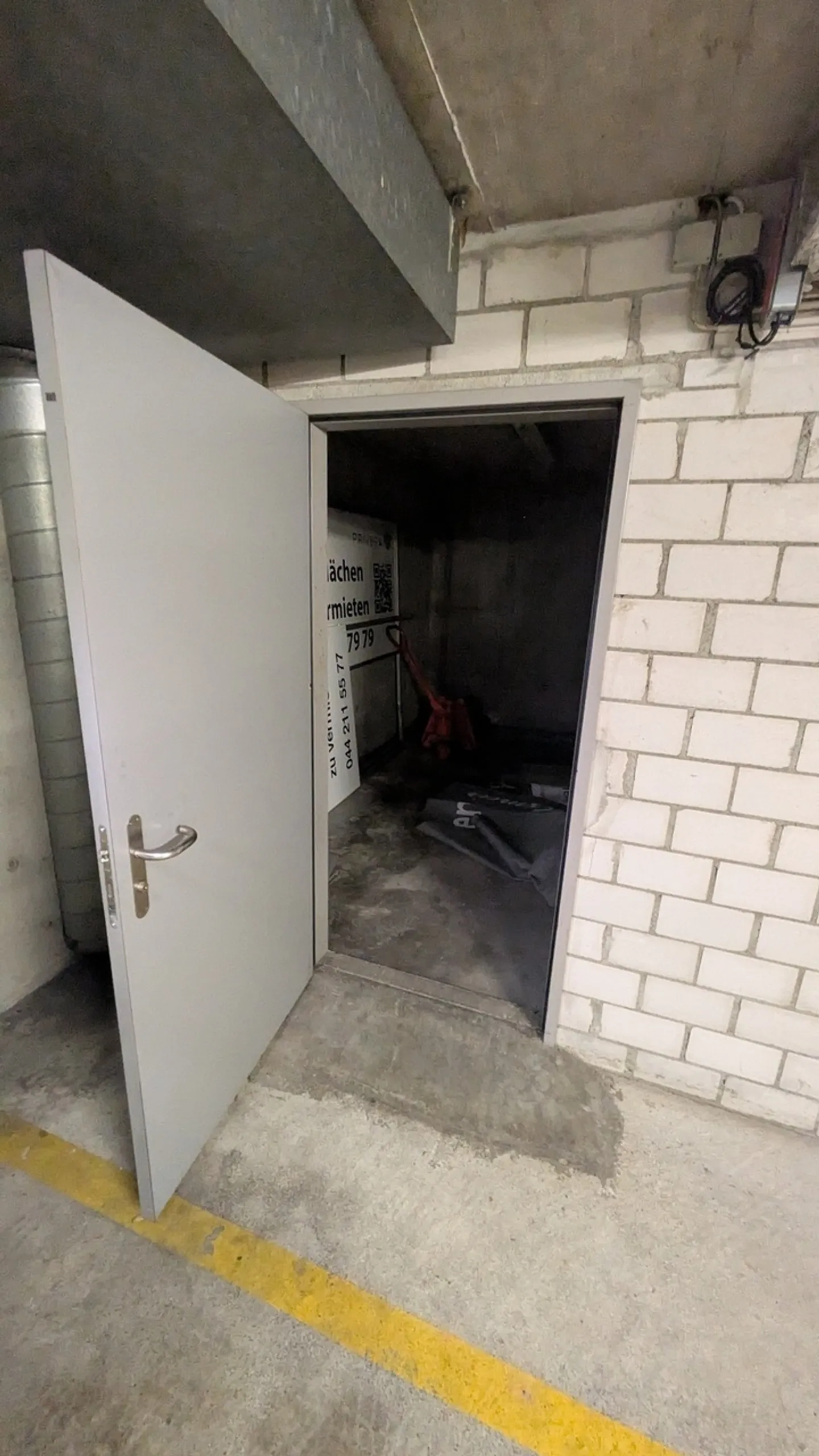 11m2 Salle de stockage Dübendorf - Im Schossacher 12 (DISPONIBLE À PARTIR DE JUILLET 2026) - Photo 3 sur 5
