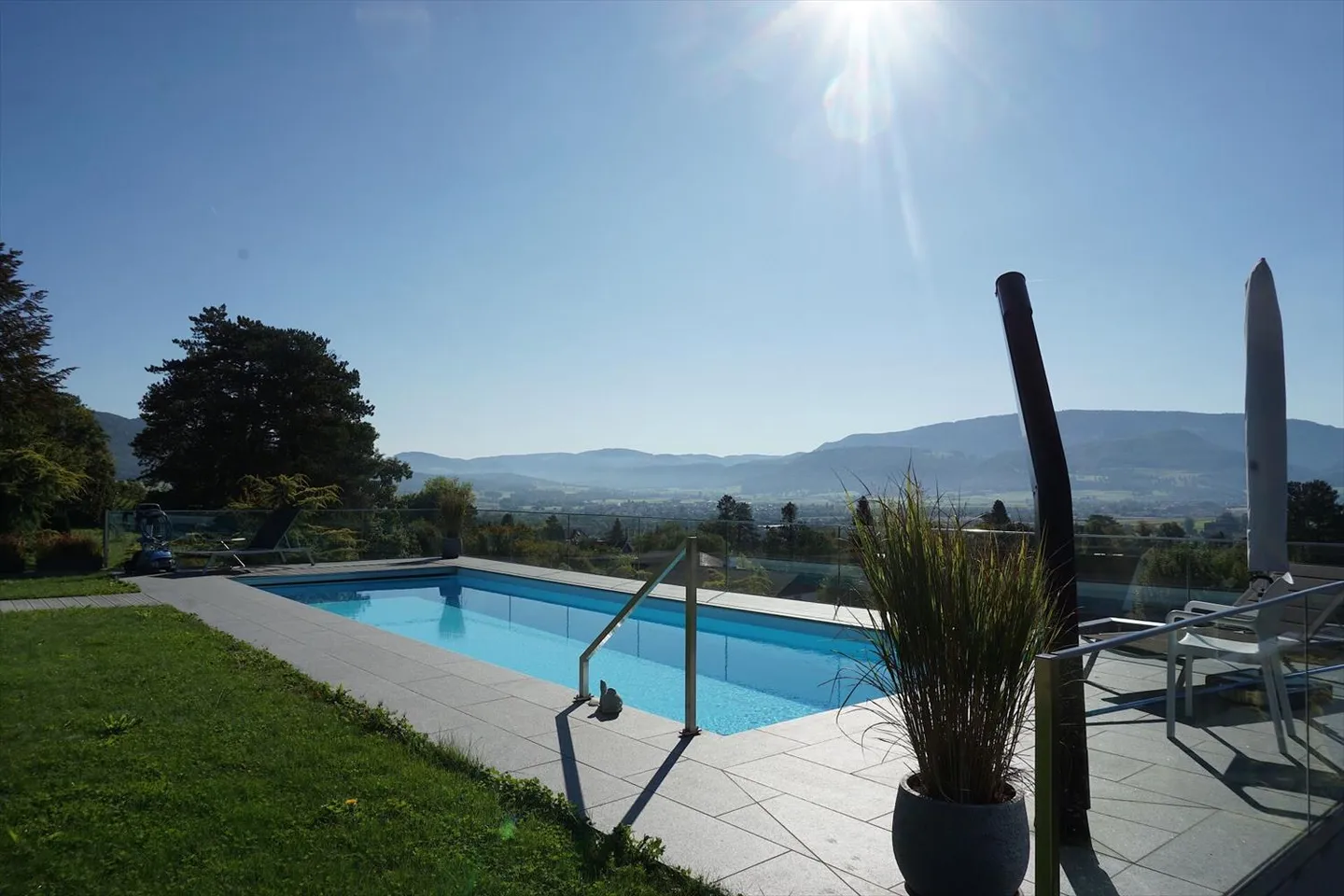 Villa lussuosa con piscina e vista mozzafiato - Foto 4 di 13