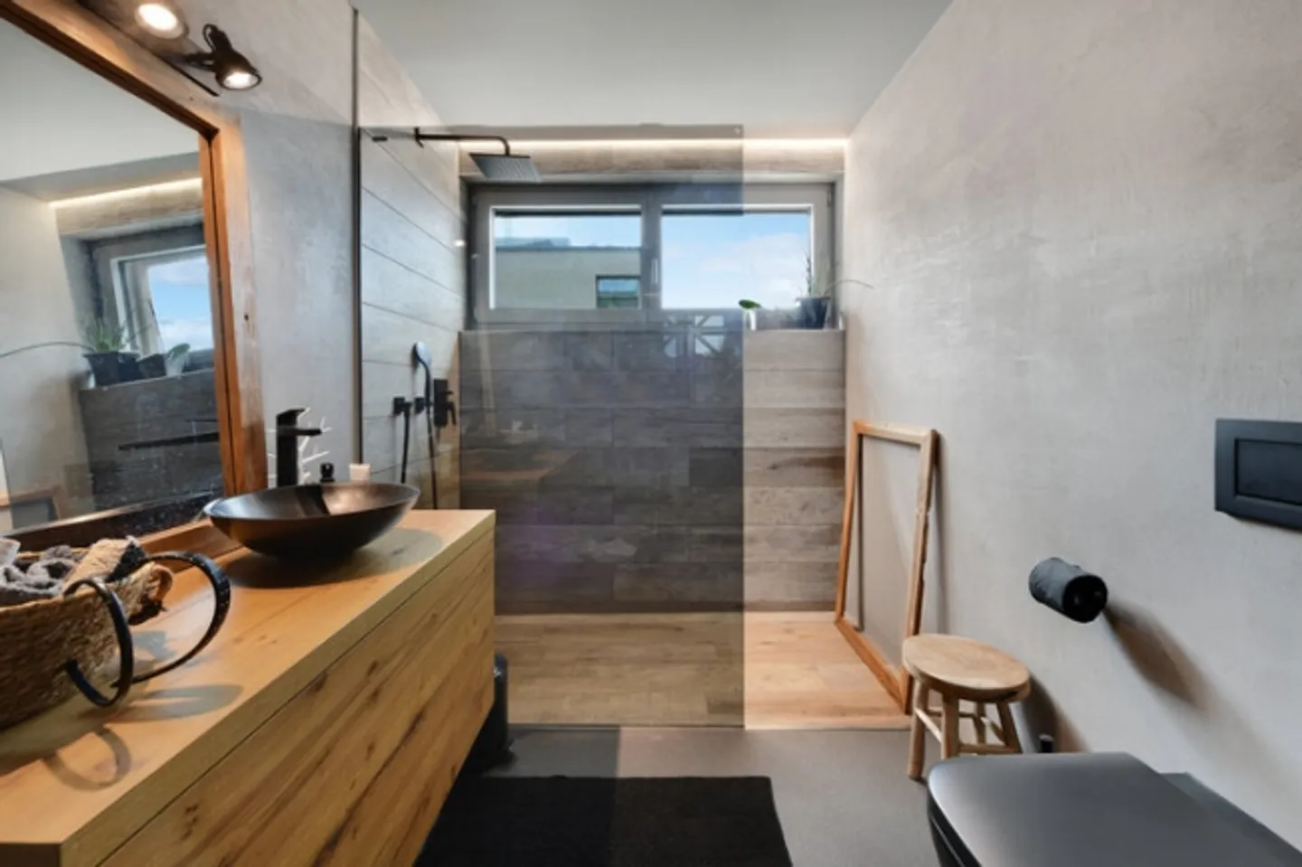 Everything Nearby with Fantastic Panorama - Photo 6 of 8