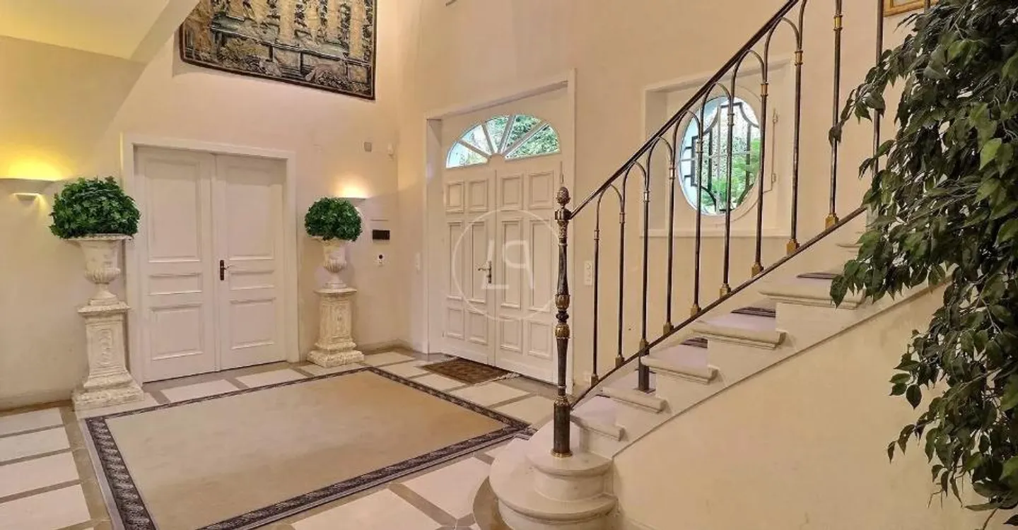 Very beautiful master property in a sought-after area of Lausanne. - Photo 3 of 12