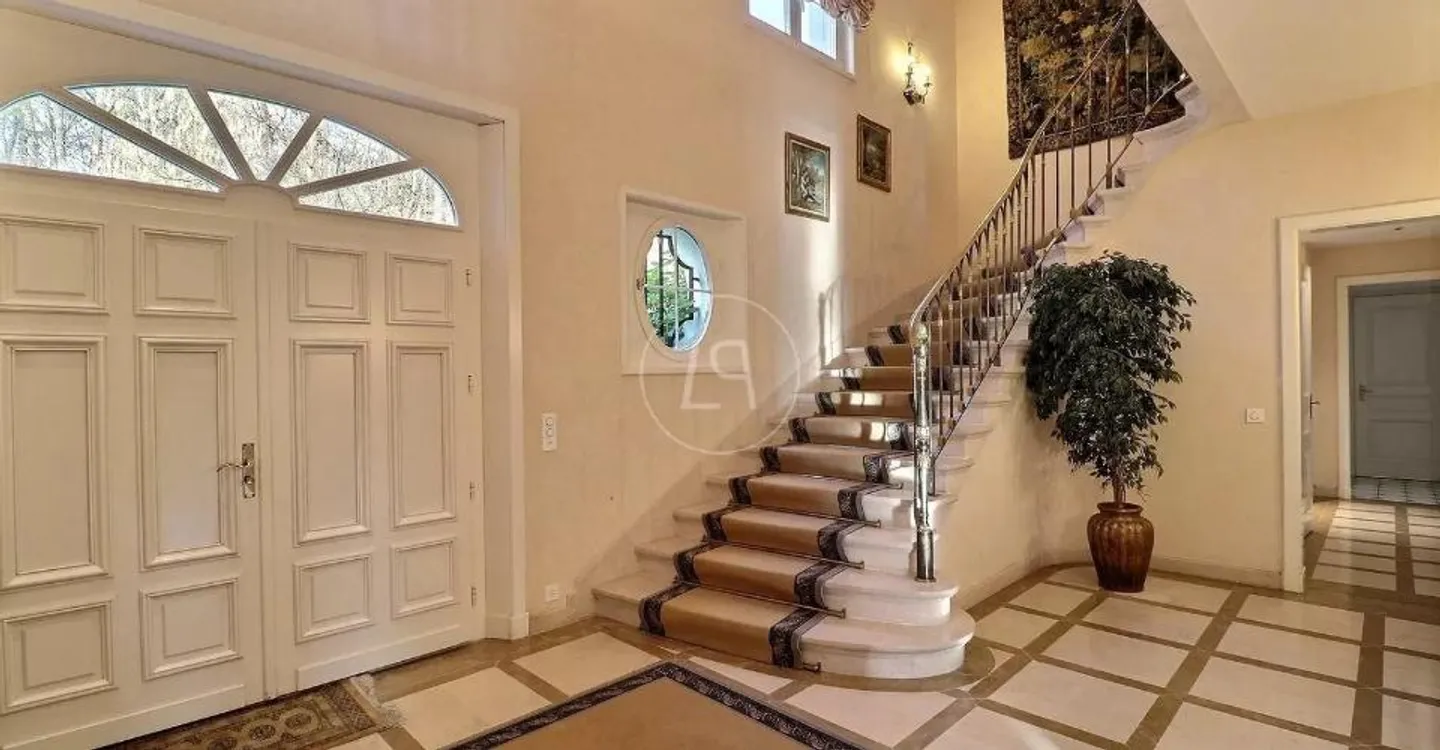 Very beautiful master property in a sought-after area of Lausanne. - Photo 10 of 12