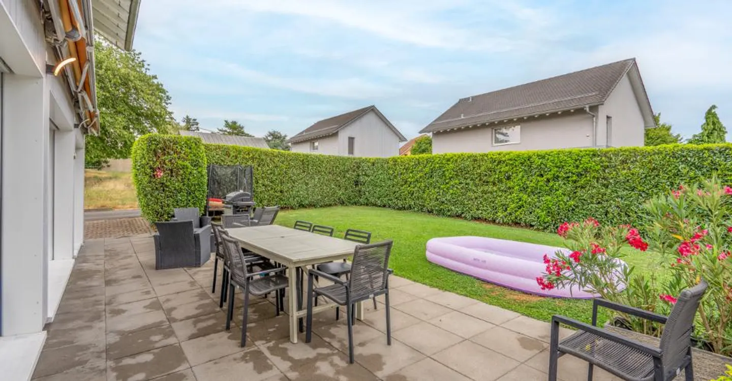 EXCLUSIVITY: Magnificent individual villa in Chavornay for you! - Photo 2 of 12