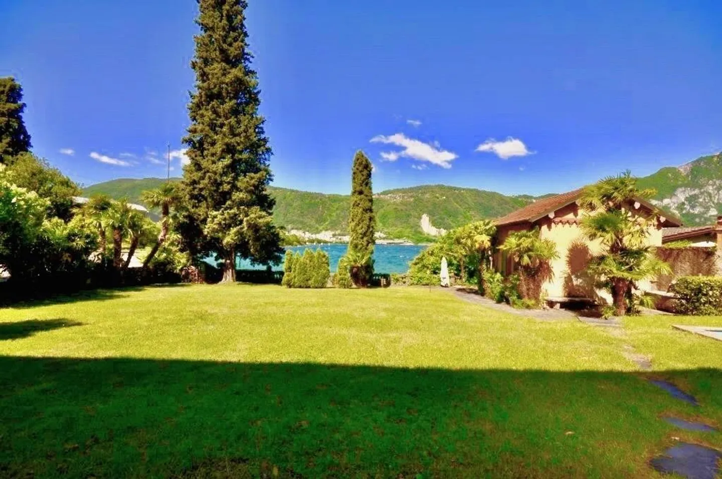 Villa in vendita - Foto 1 di 11