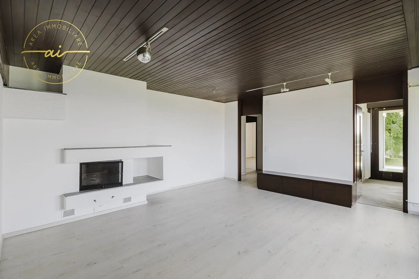 Prestigious Semi-Detached Villa with Pool and Spacious Areas - Photo 9 of 13