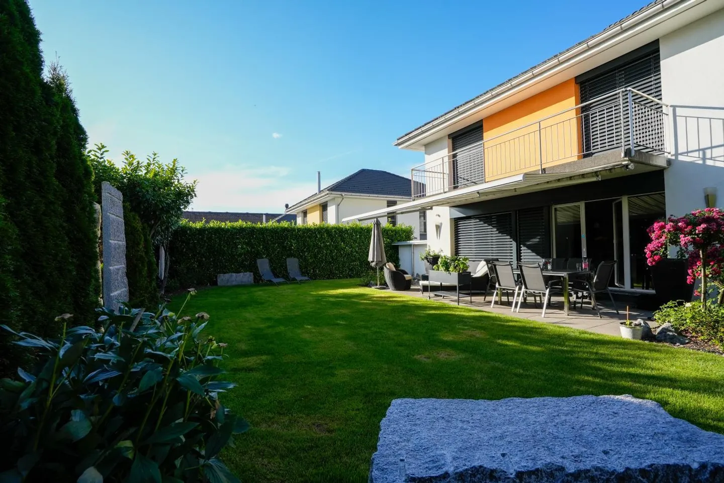 Grosszügiges Einfamilienhaus mit wunderbarer Besonnung - Foto 2 von 12
