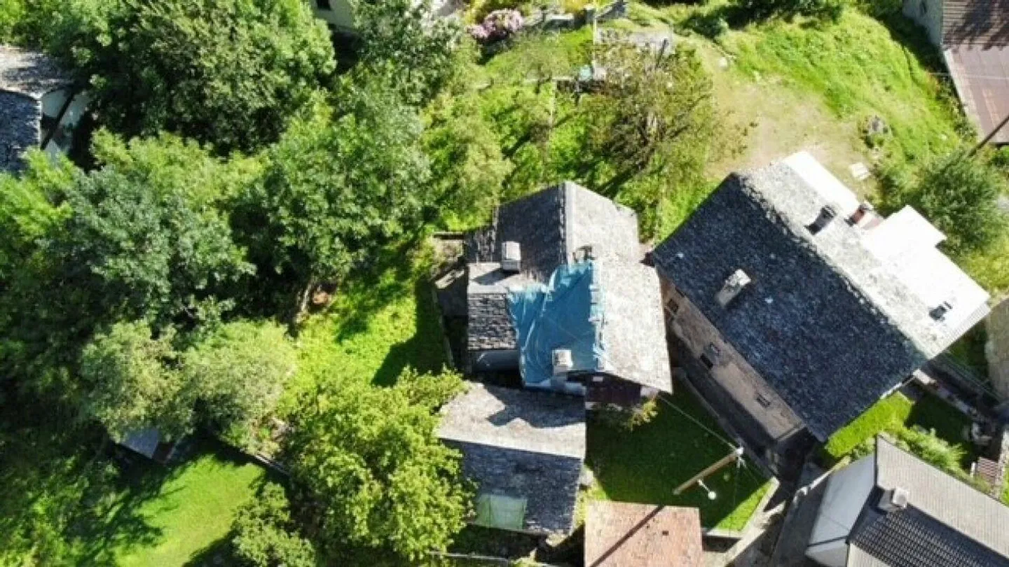ZU VERKAUFEN IN CERENTINO - ANTIKES TESSINER HAUS MIT TYPISCHEM WALSER-RUSTICO - Foto 4 von 26