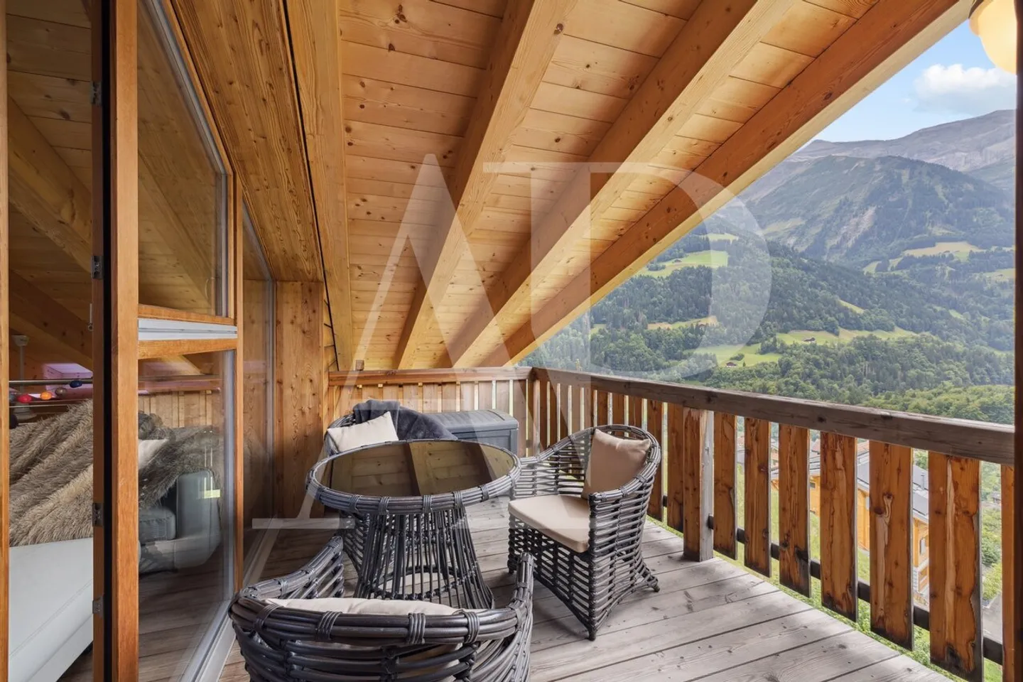 Spazioso e luminoso duplex di 7,5 stanze con vista mozzafiato - Foto 3 di 23