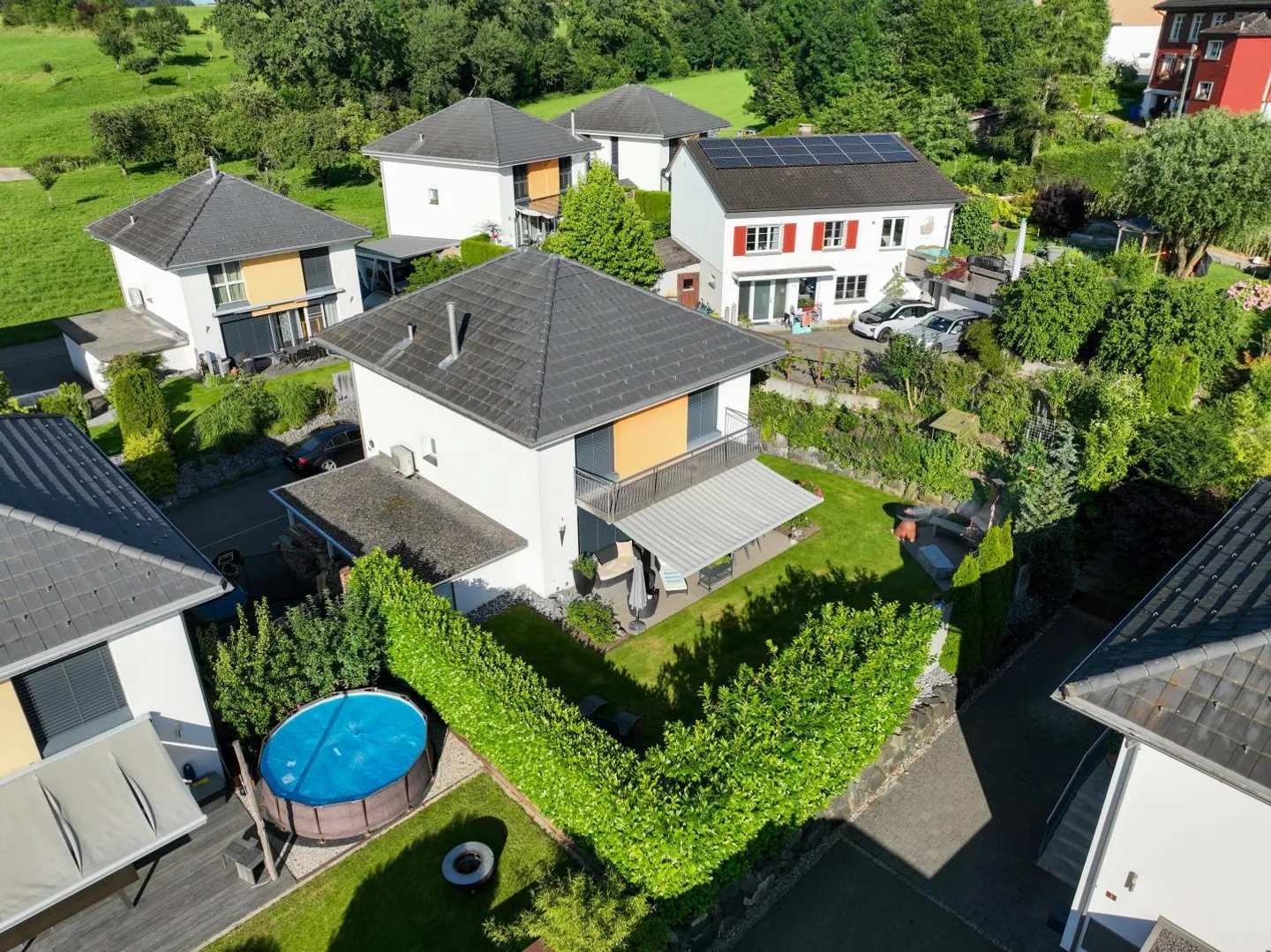 Grosszügiges Einfamilienhaus mit wunderbarer Besonnung - Foto 4 von 12