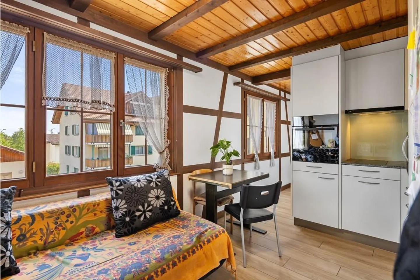 2-room apartment with outdoor seating area - Photo 1 of 6