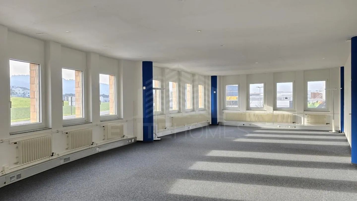 GROSSZÜGIGE BÜRORÄUMLICHKEITEN IM WIRTSCHAFTSZENTRUM WOHLEN - Foto 2 von 5