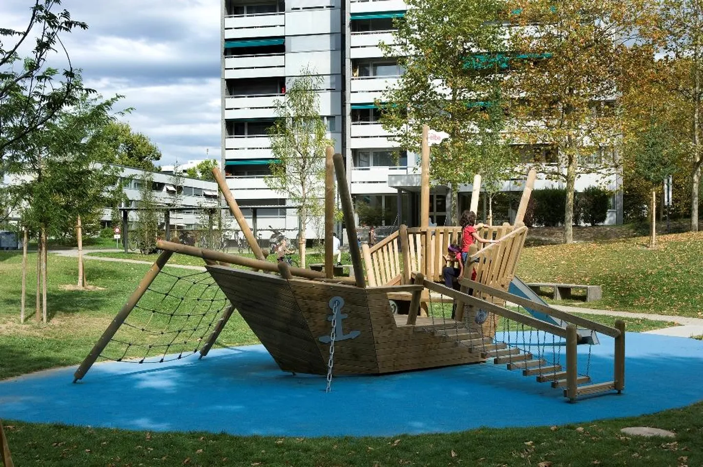 Vivere vicino alla piscina Eglisee e alla stazione Badischer - Foto 2 di 11