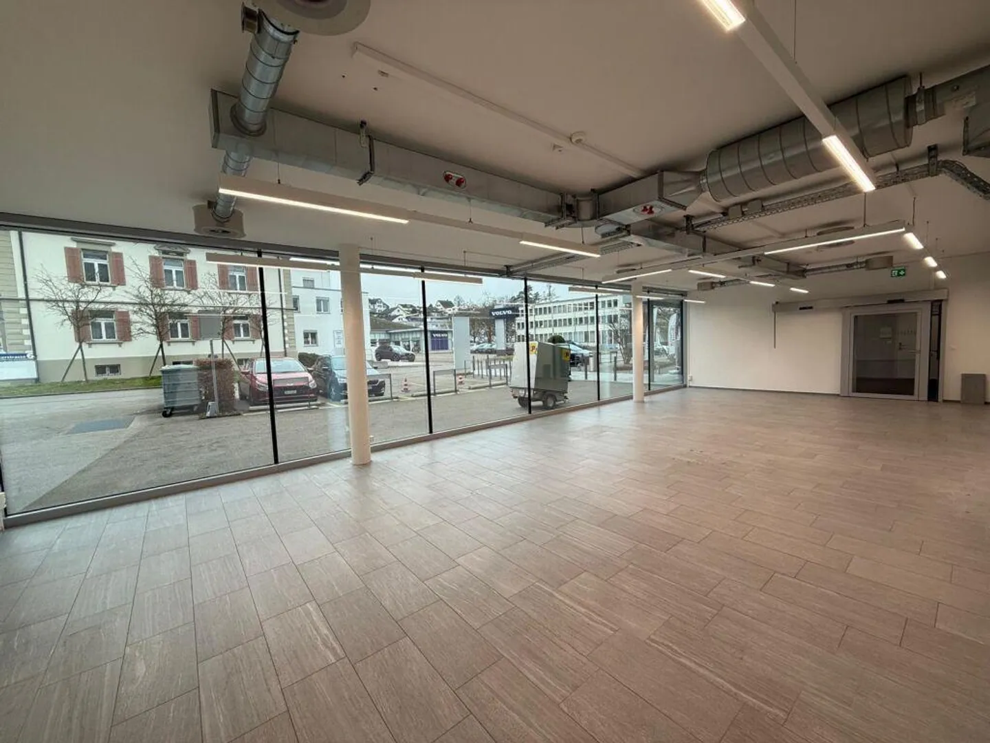 Espaces de vente, Feuerthalen - Espace commercial moderne avec options d'extension - Photo 2 sur 11