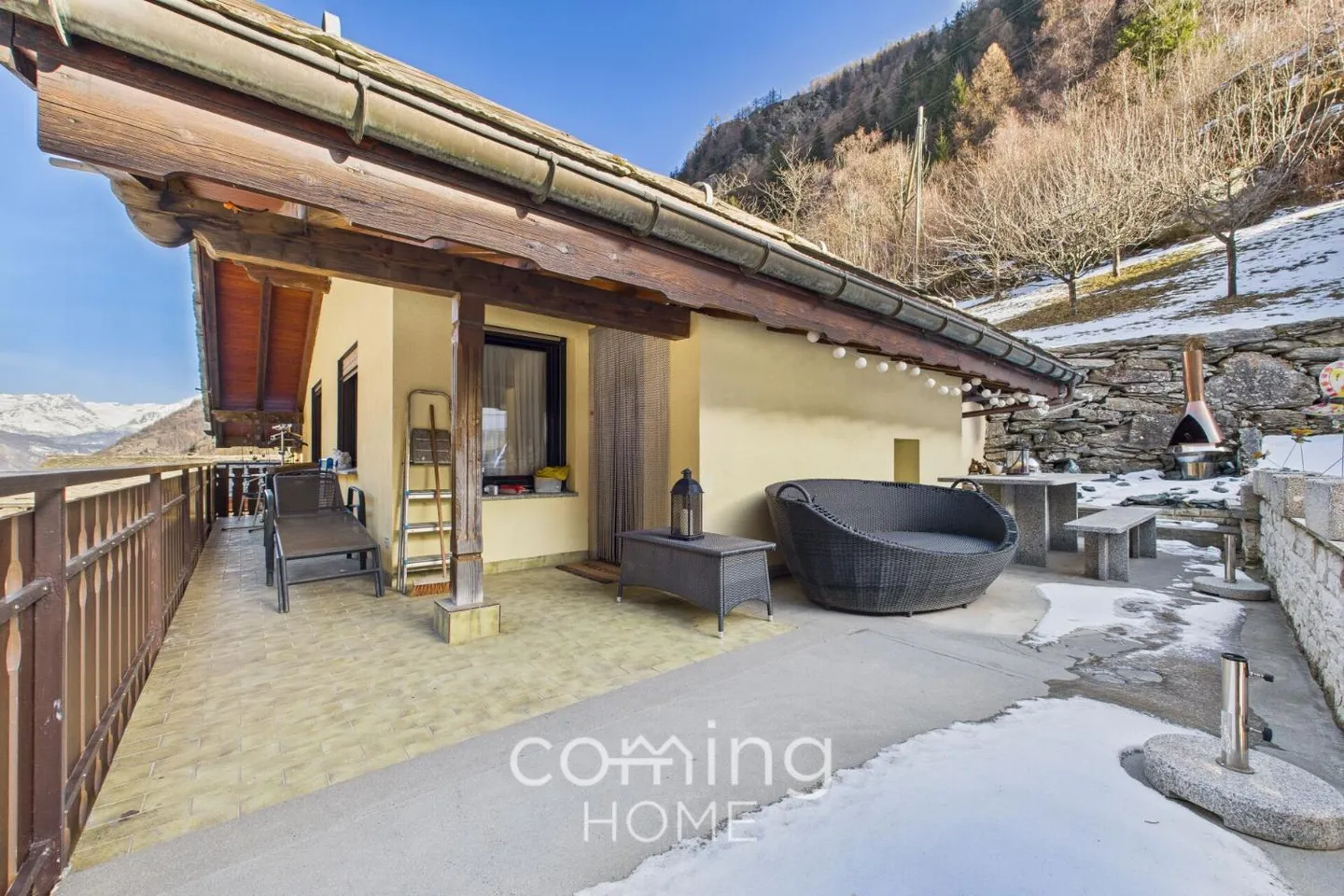 Maison élégante avec vue sur les montagnes - Photo 1 sur 13