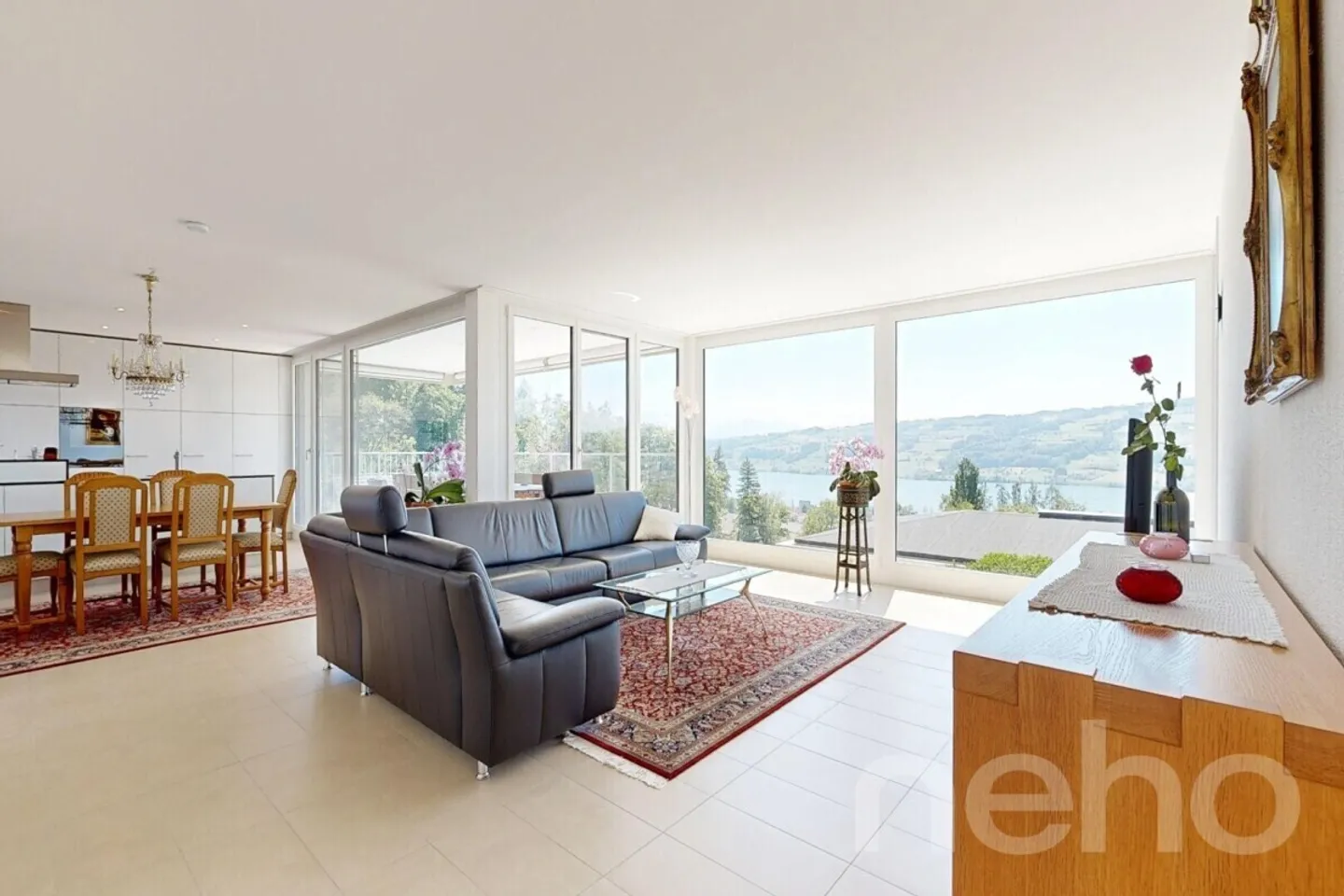 Maison individuelle moderne avec vue sur le lac, terrasse et beaucoup de confort - Photo 4 sur 13