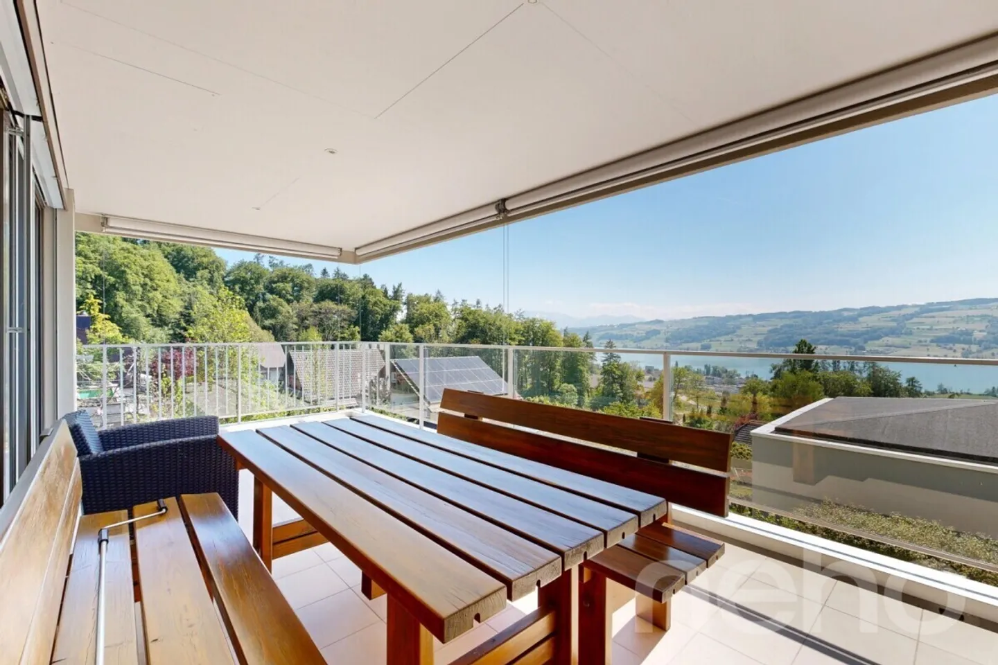 Maison individuelle moderne avec vue sur le lac, terrasse et beaucoup de confort - Photo 3 sur 13
