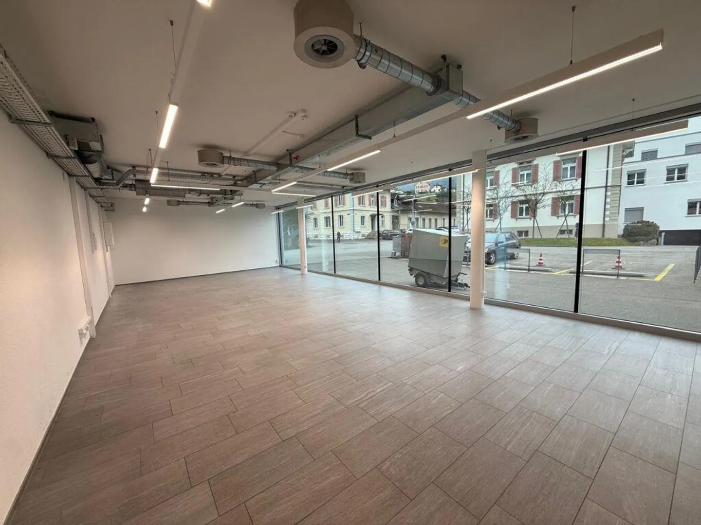 Espaces de vente, Feuerthalen - Espace commercial moderne avec options d'extension - Photo 3 sur 11