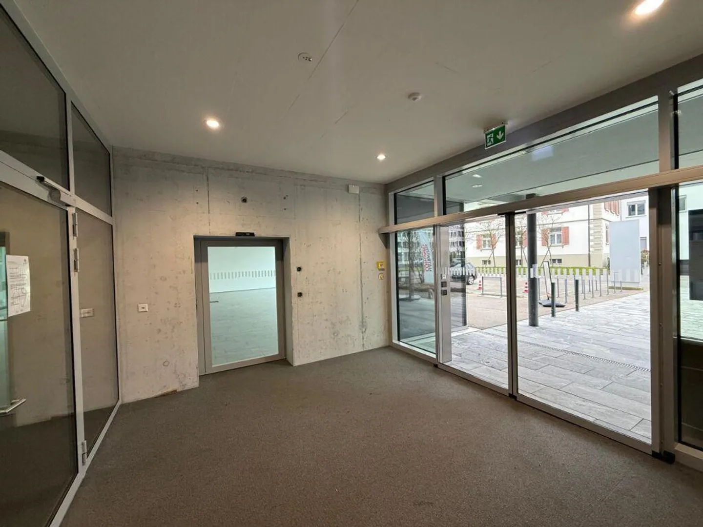 Espaces de vente, Feuerthalen - Espace commercial moderne avec options d'extension - Photo 4 sur 11