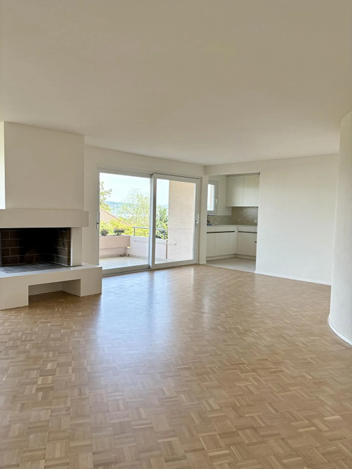 Appartamento elegante di 4,5 stanze con vista mozzafiato sul lago - Foto 2 di 12