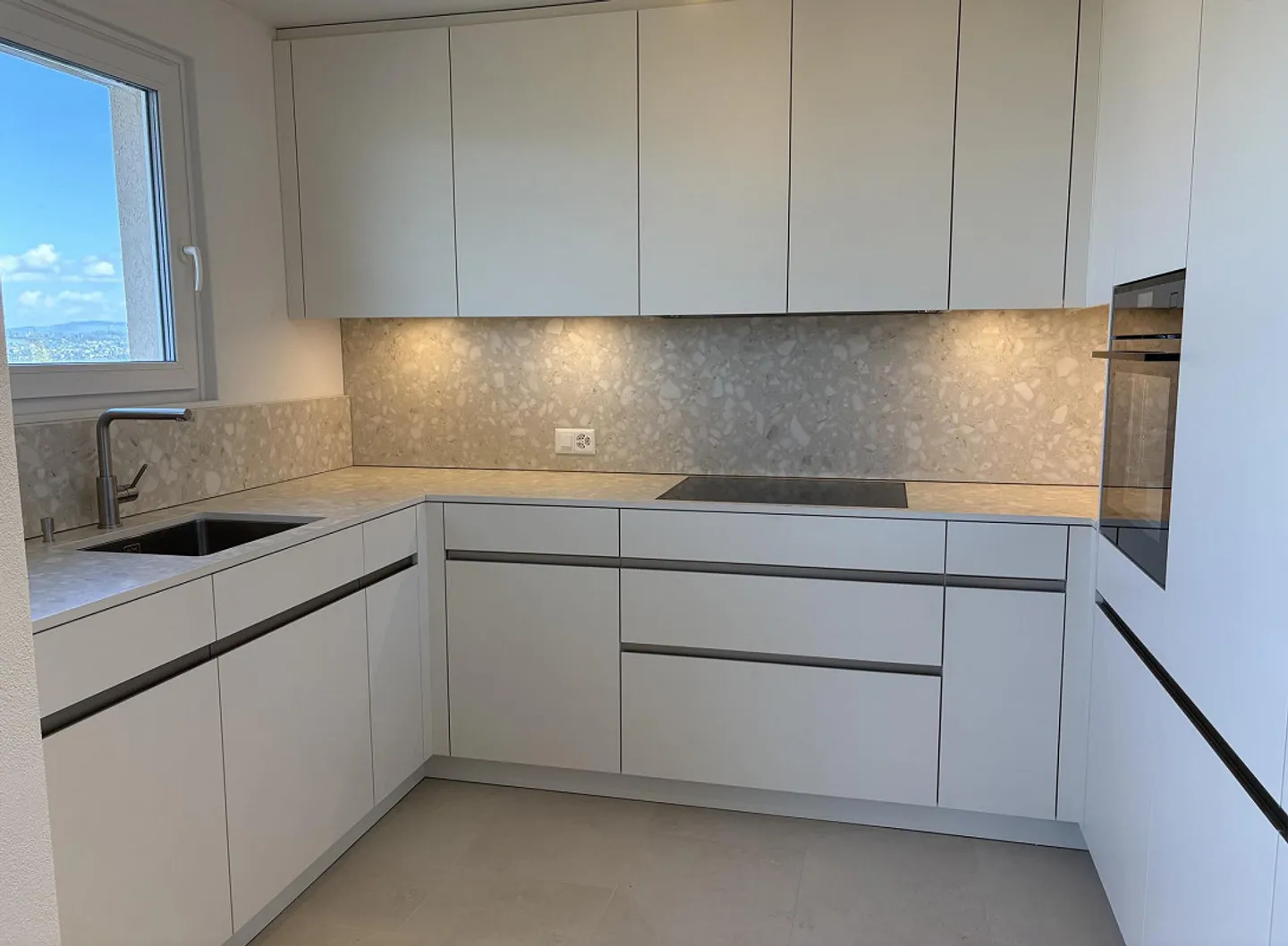 Appartamento elegante di 4,5 stanze con vista mozzafiato sul lago - Foto 5 di 12