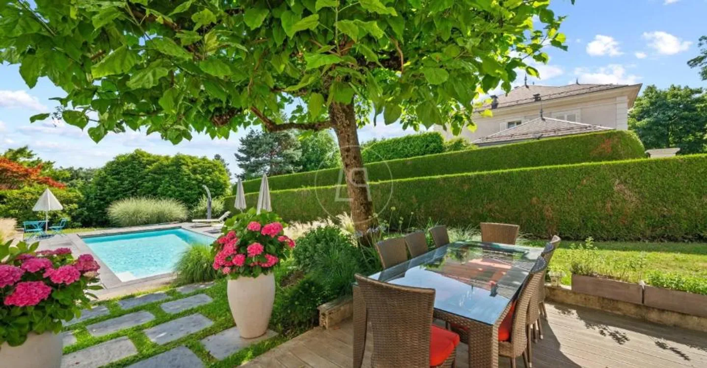 Elegant Villa with Pool in Lausanne - Photo 2 of 10