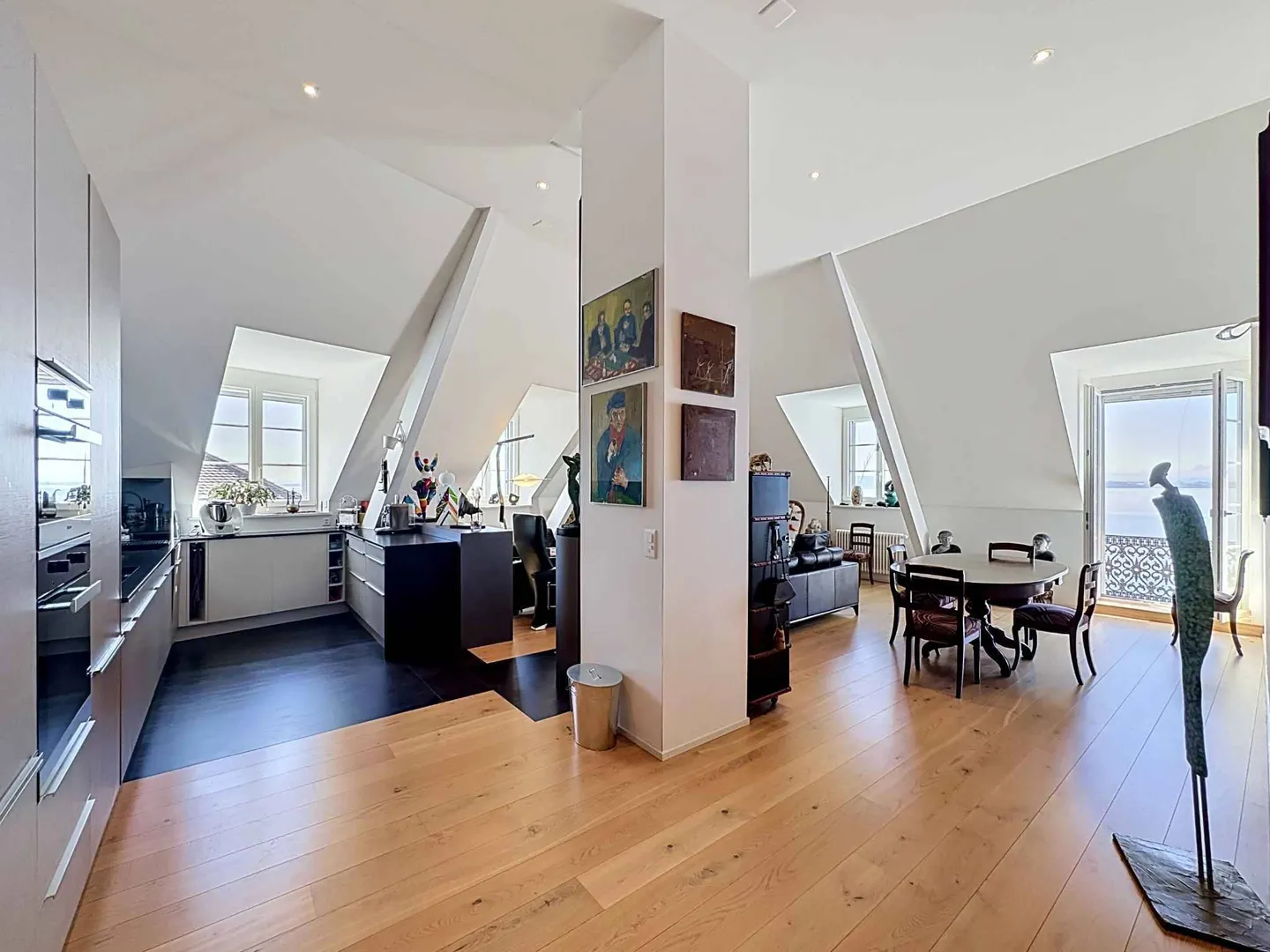 Appartement élégant de 5 pièces avec caractère au cœur de Neuchâtel - Photo 1 sur 12