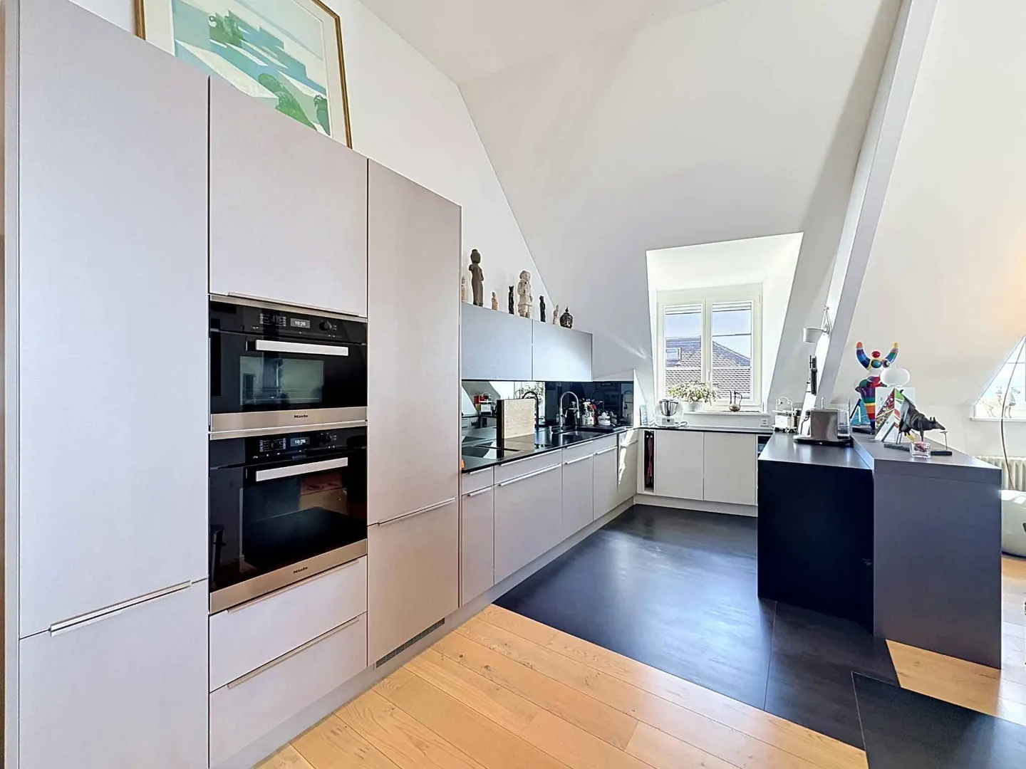 Appartement élégant de 5 pièces avec caractère au cœur de Neuchâtel - Photo 2 sur 12