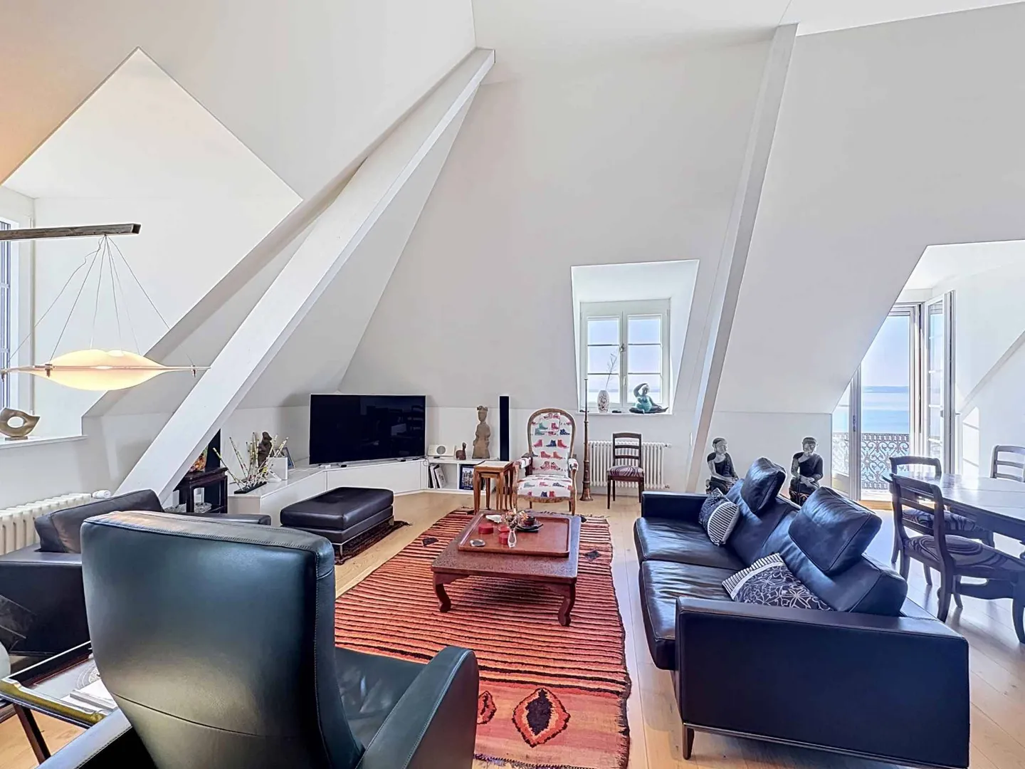 Appartement élégant de 5 pièces avec caractère au cœur de Neuchâtel - Photo 3 sur 12