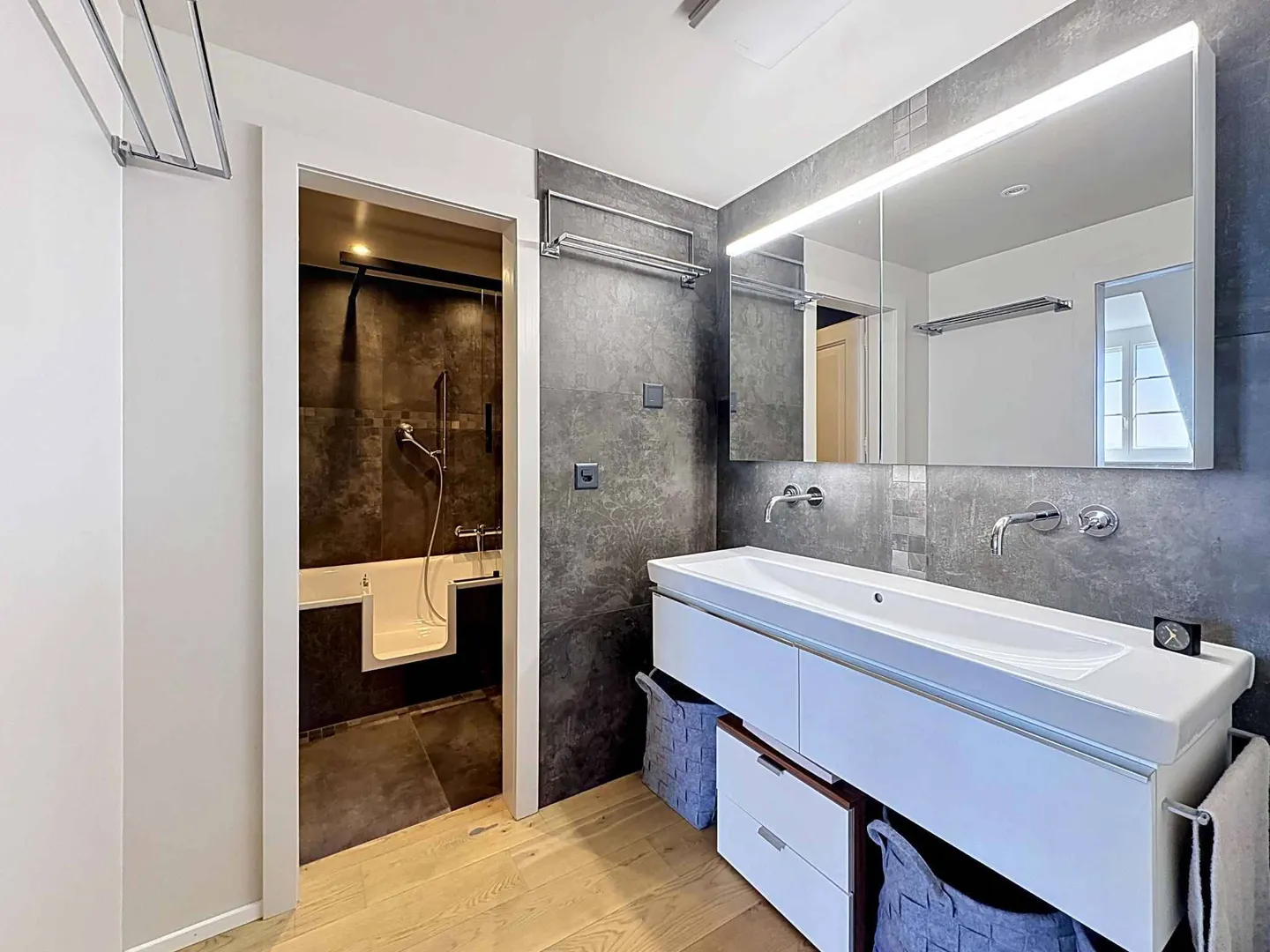 Appartement élégant de 5 pièces avec caractère au cœur de Neuchâtel - Photo 6 sur 12