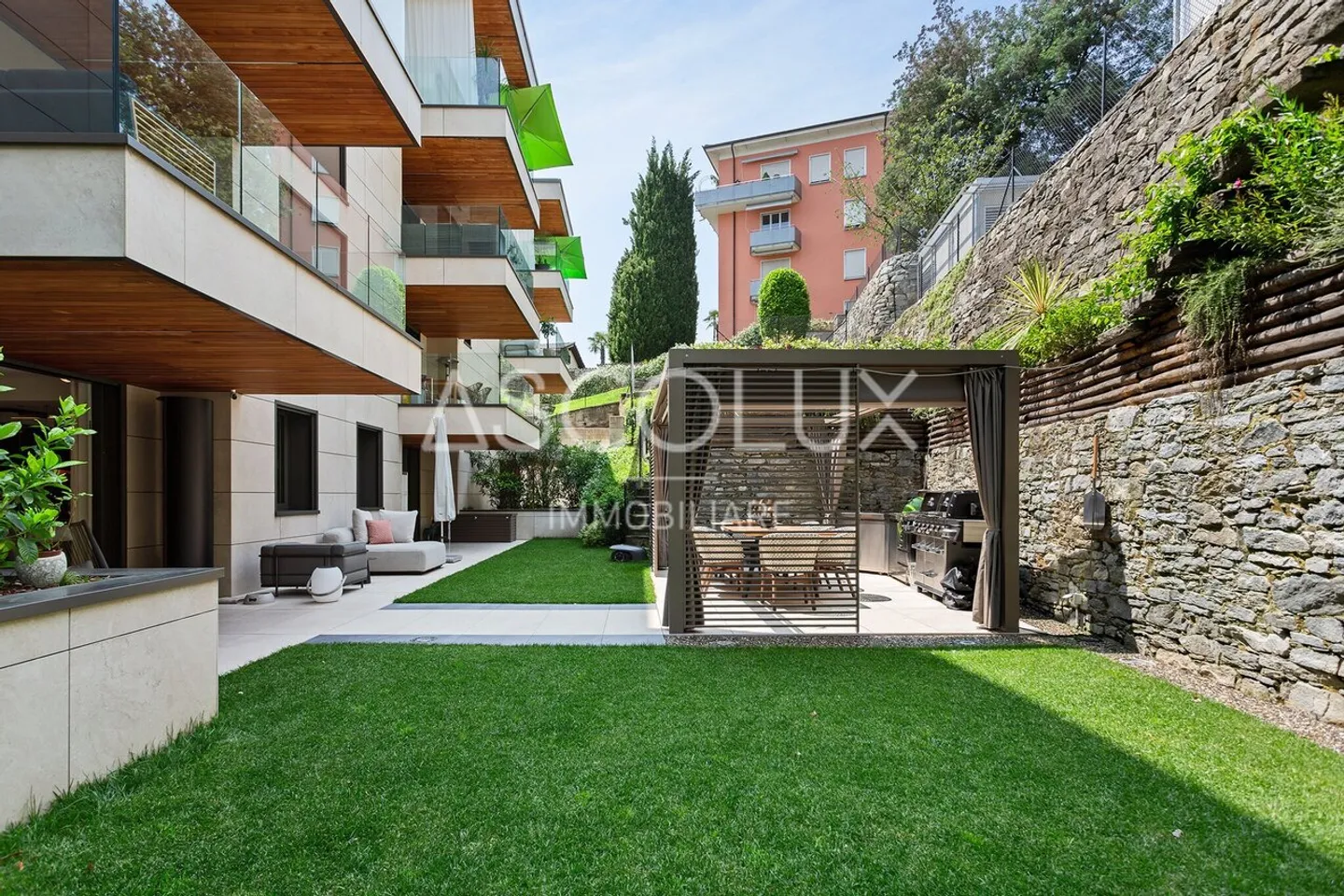 Appartement de jardin exclusif de 4,5 pièces avec climatisation complète - Photo 4 sur 13