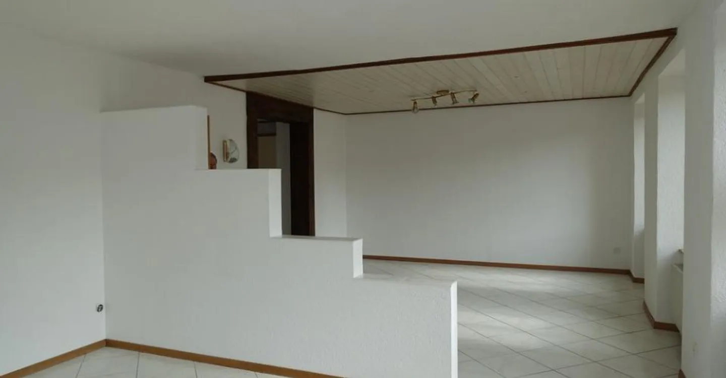 Tramelan - Duplex mit 4 1/2 Zimmern - Foto 1 von 11