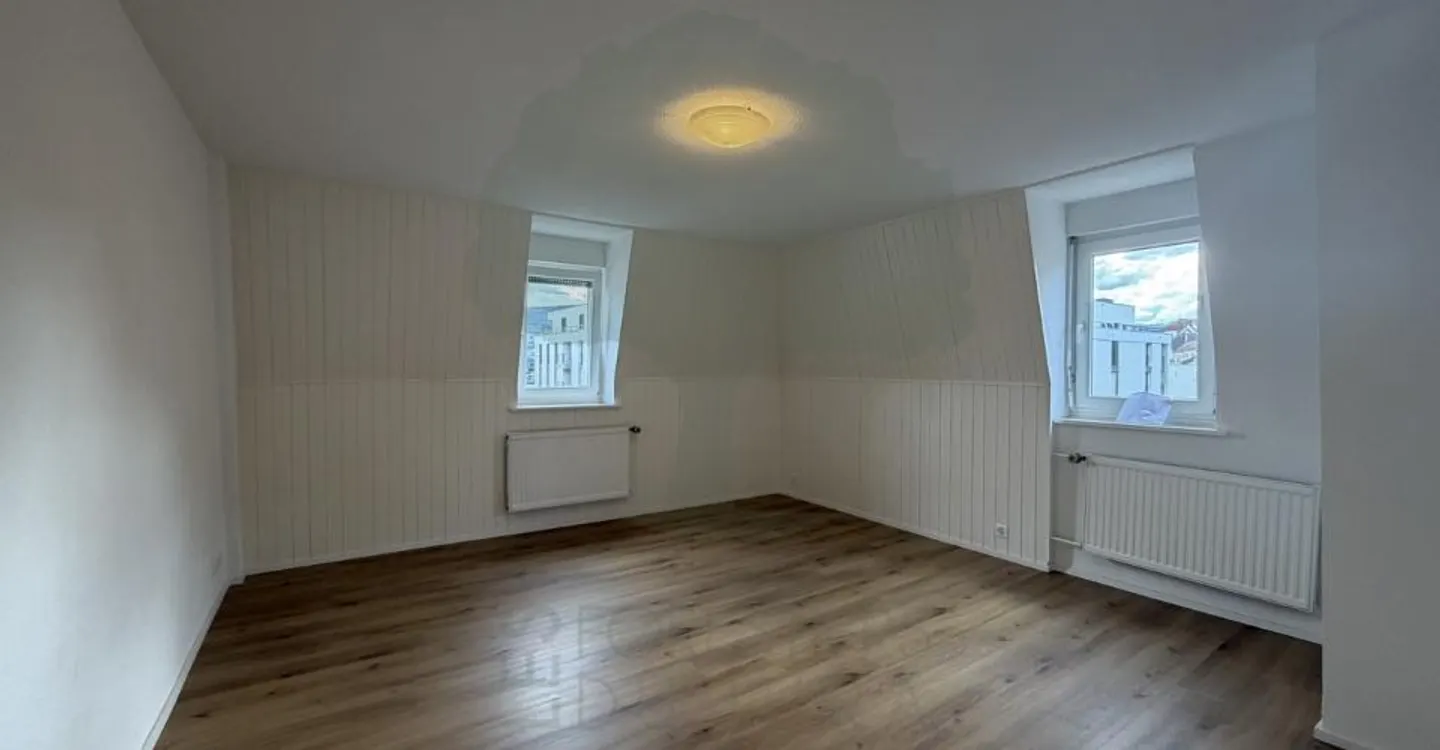 Spacious 5.5-room duplex fully renovated in Delémont - Photo 2 of 11