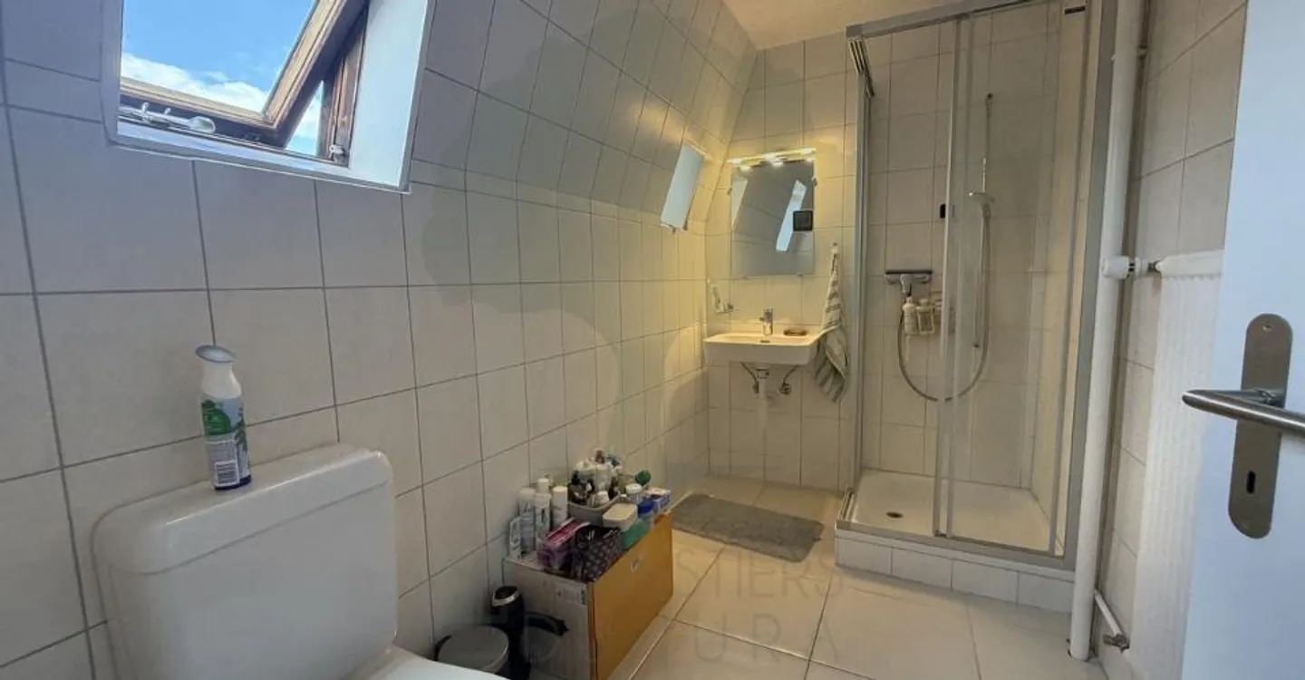 Spacious 5.5-room duplex fully renovated in Delémont - Photo 7 of 11