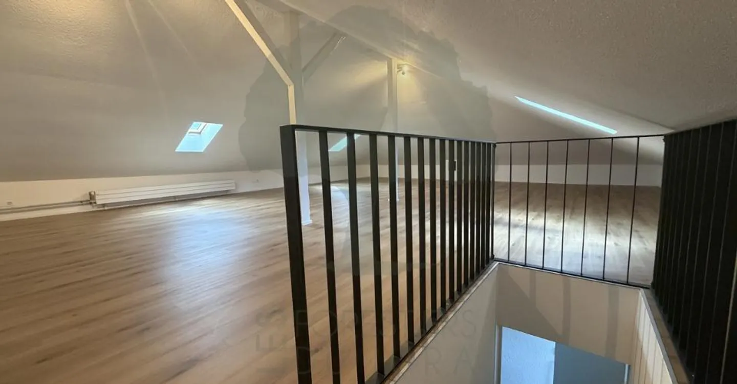 Spacious 5.5-room duplex fully renovated in Delémont - Photo 9 of 11