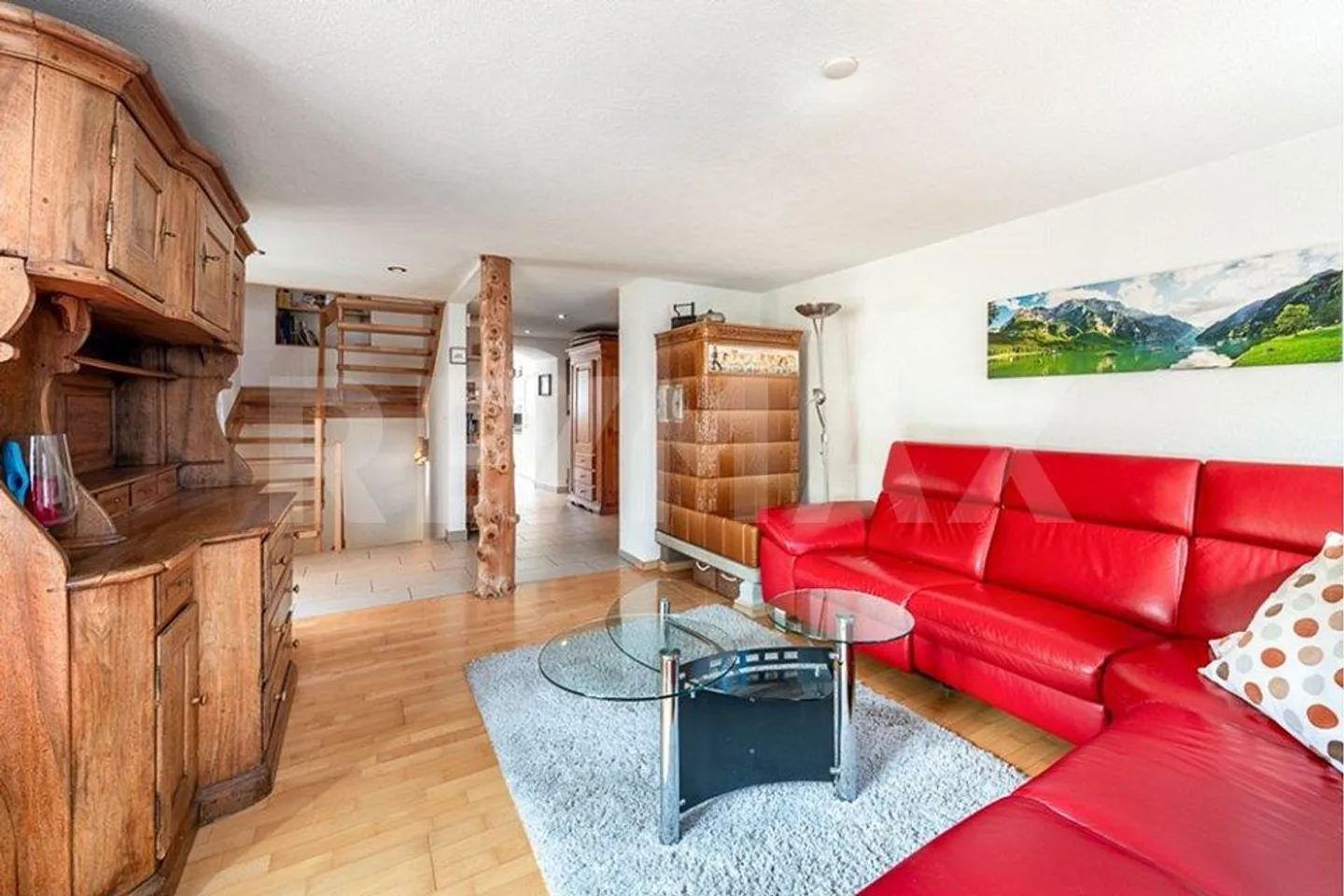 Residential building with workshop and garages - Photo 3 of 13