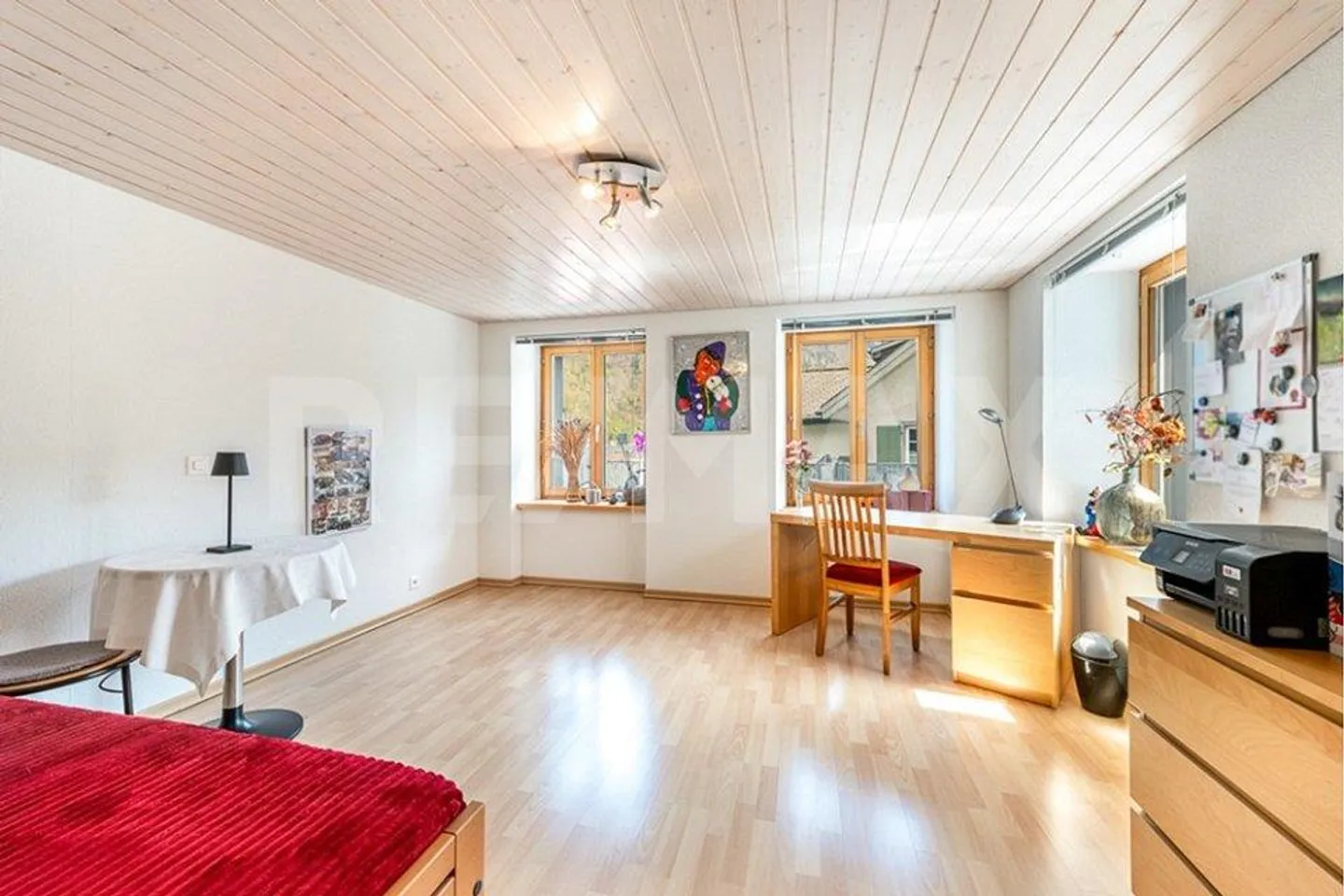 Residential building with workshop and garages - Photo 13 of 13