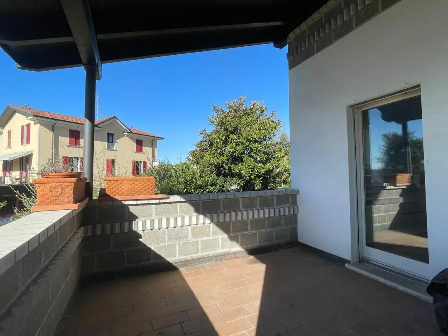 Interessantes Einfamilienhaus mit unabhängigem Apartment und Garten - Foto 5 von 11