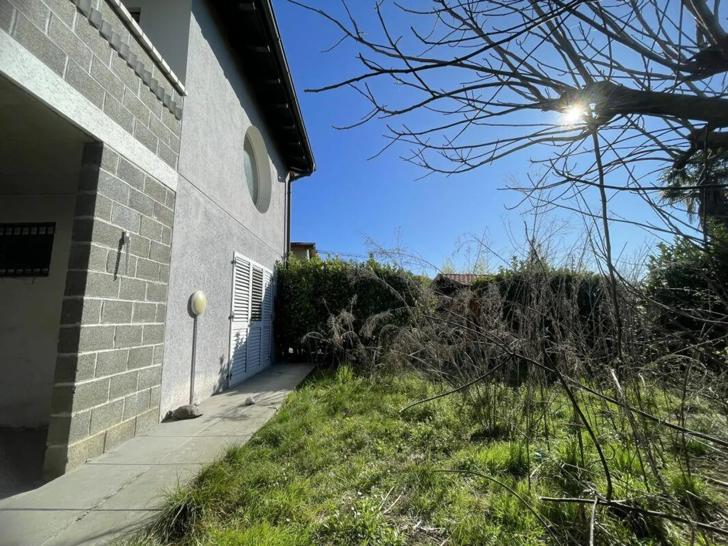 Interessantes Einfamilienhaus mit unabhängigem Apartment und Garten - Foto 3 von 11
